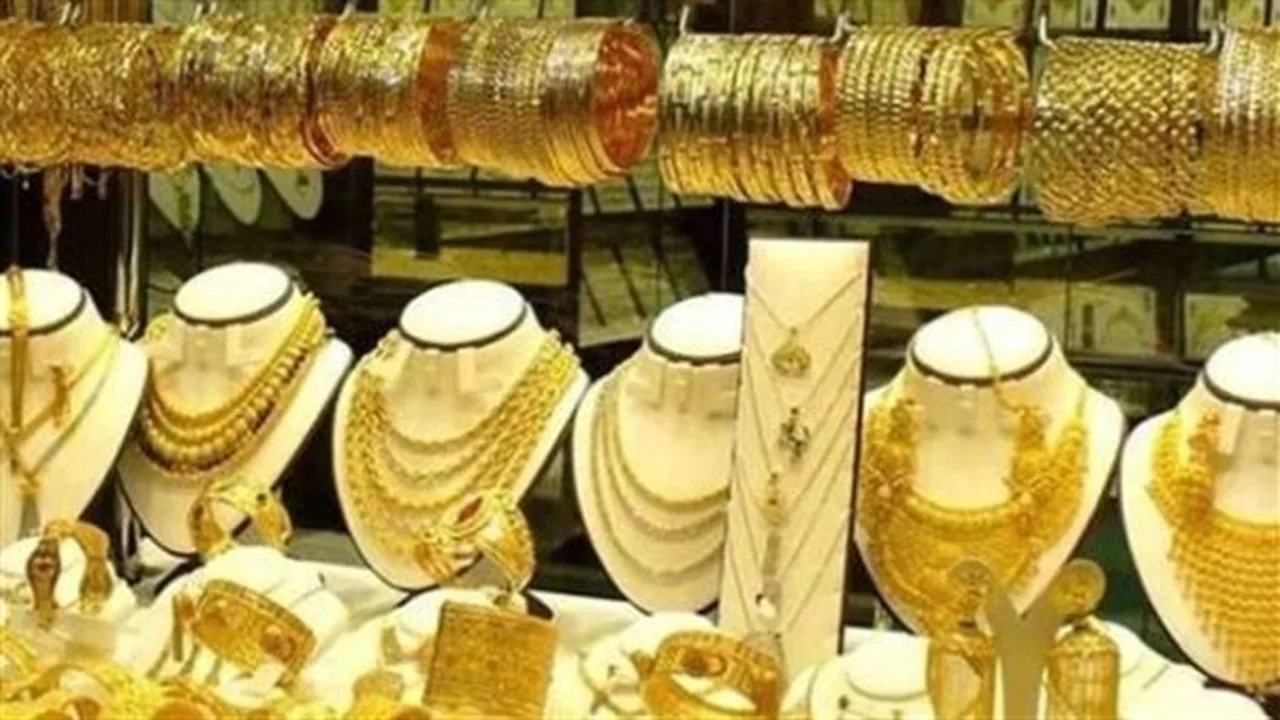 كيف تتأثر أسعار عيار 18 و21 و24 بضغط تقلبات سعر الدولار؟